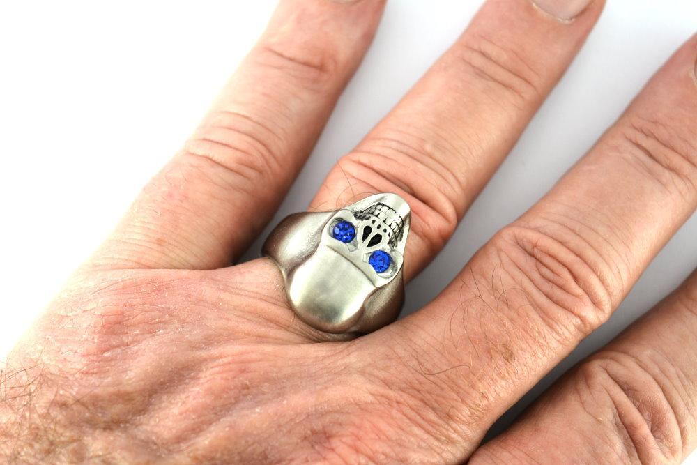 BRUSHED FINISH Ring Imitation Blue Sapphire Eyes Stainless Steel Solid Inside